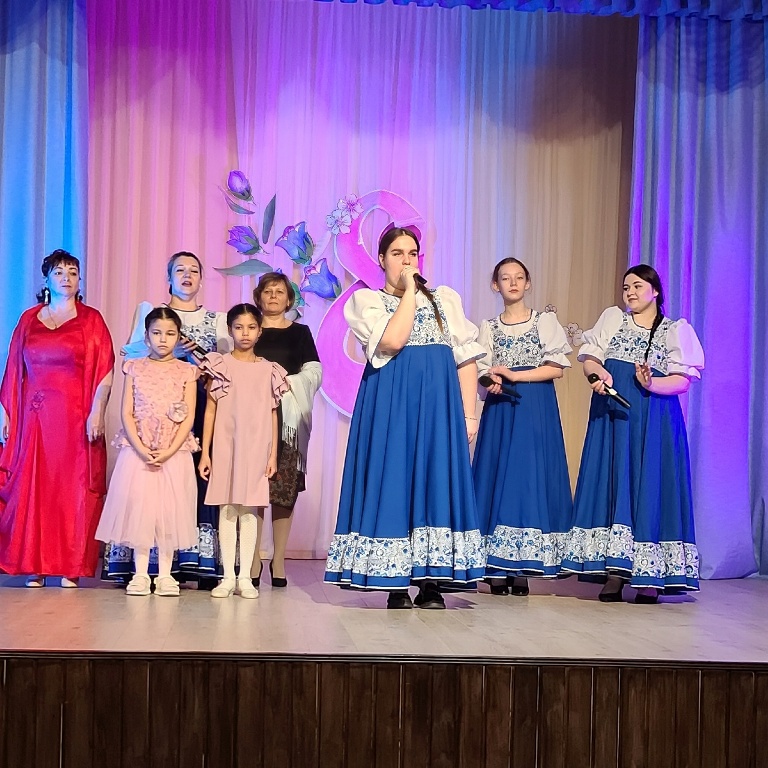 7 марта в честь Международного женского дня на сцене ДК с. Городна прошел праздничный концерт 